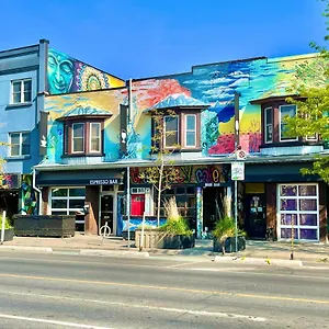 The Only Backpacker's (adults Only) Canadá