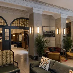 https://hotel-victoria-toronto.niagara-fallshotels.com