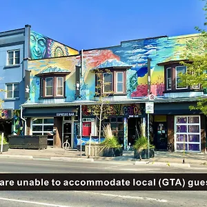 The Only Backpacker's (adults Only) Canadá
