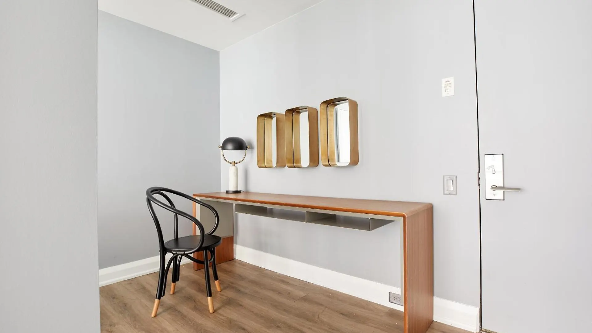 Hotel Sonder The Slate Toronto