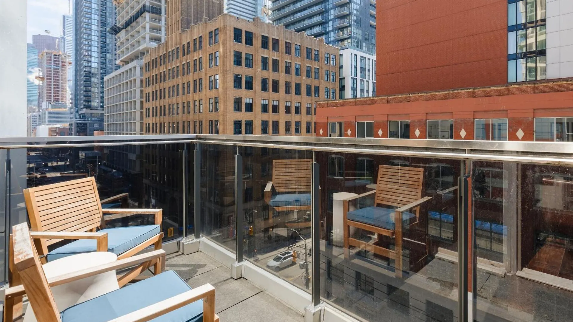 Hotel Sonder The Slate Toronto